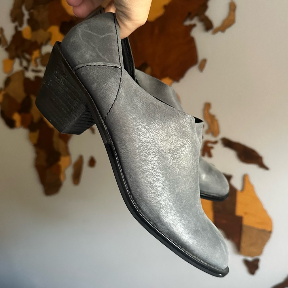 KELSI DAGGER Soft Leather Grey Heeled Bootie Size 8.5